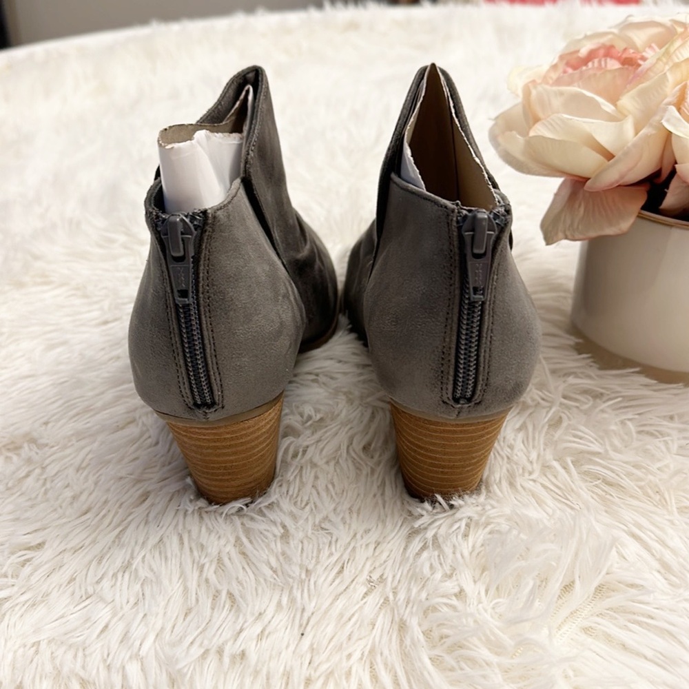 NEW REPORT Clarice Grey heeled ankle bootie women size 6.5 w - Picture 5 of 6